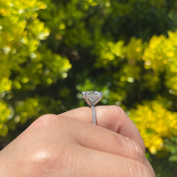 New 6 carat Princess Cut Ring with halo setting - Picture 9 of 10